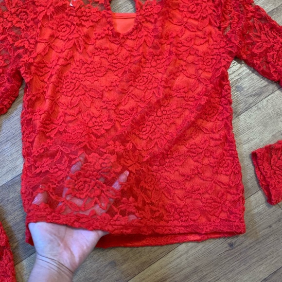 Red lace crop top - Picture 3 of 4
